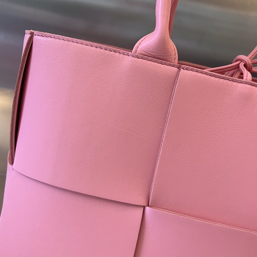 Small Arco Intreccio Leather Tote Bag Pink